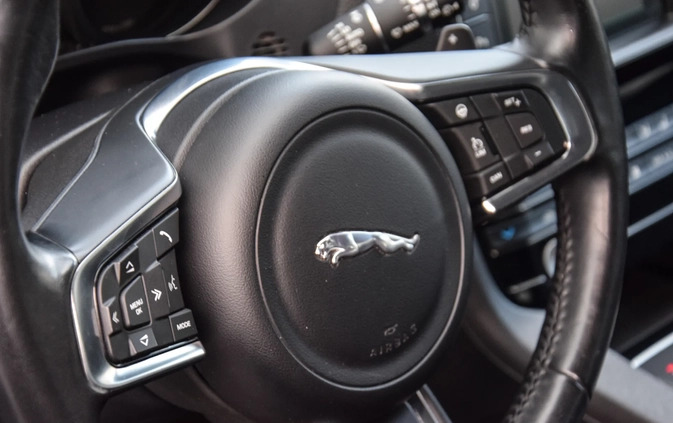 Jaguar F-Pace cena 119000 przebieg: 122588, rok produkcji 2018 z Skwierzyna małe 191